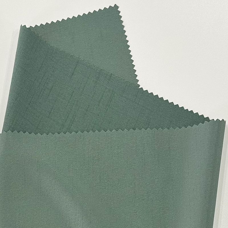 98% 폴리에스터 2% 스판덱스 카티온 폴리에스터 직물 137GSM 염색 된 Bambu Slub Weft 탄력적 인 트윈